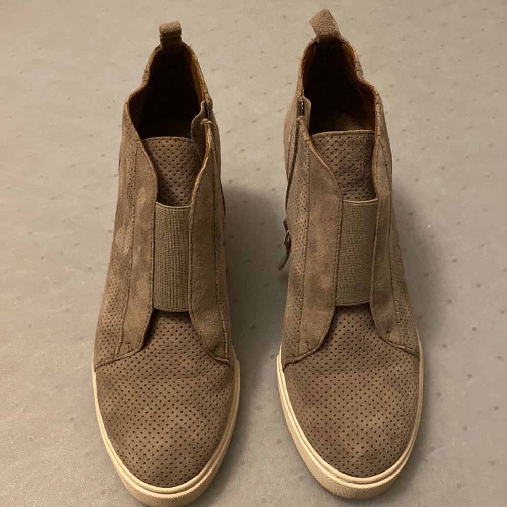 Womens wedge sneaker
